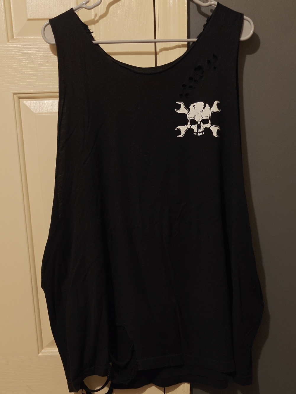 Black Skull Graphic Muscle Tee